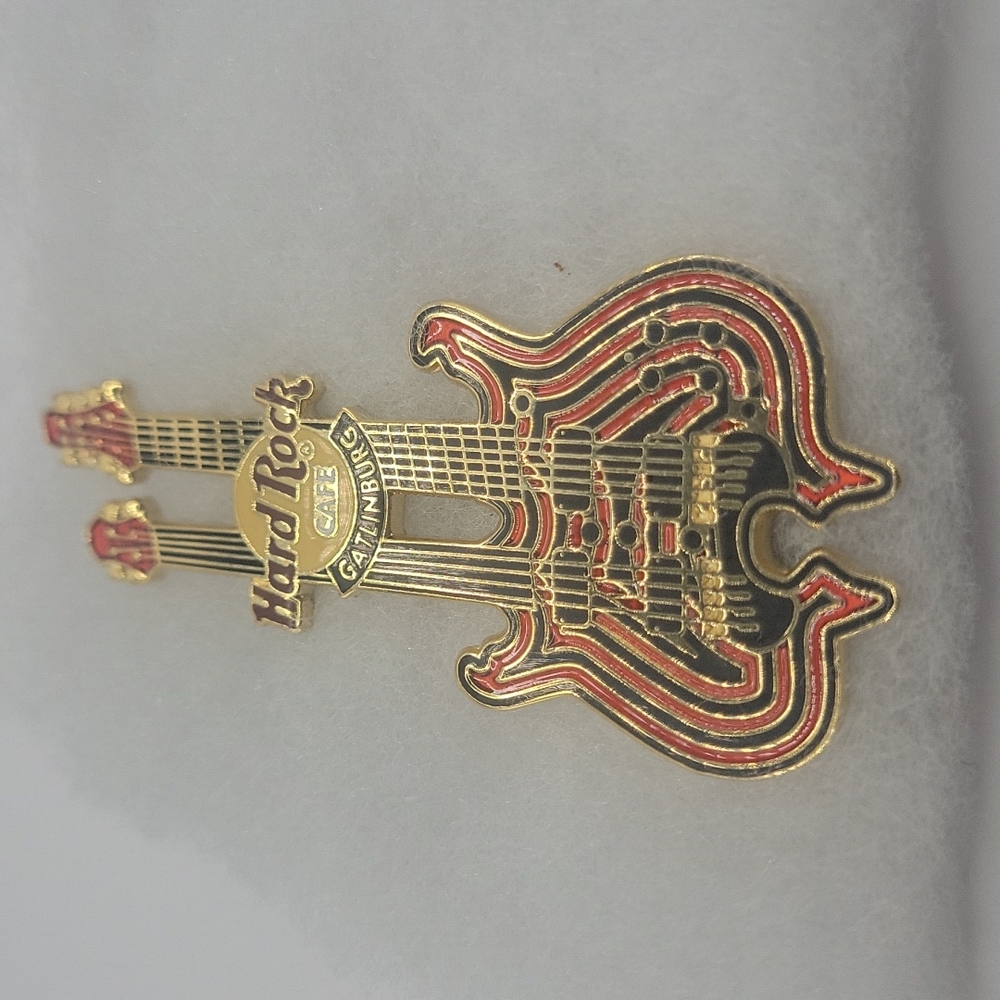 Hard Rock Cafe Gatlinburg  Double Guitar Pin